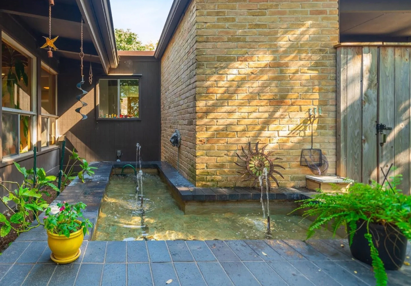 Midcentury Ju-Nel ranch